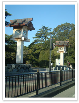 巨大な灯篭